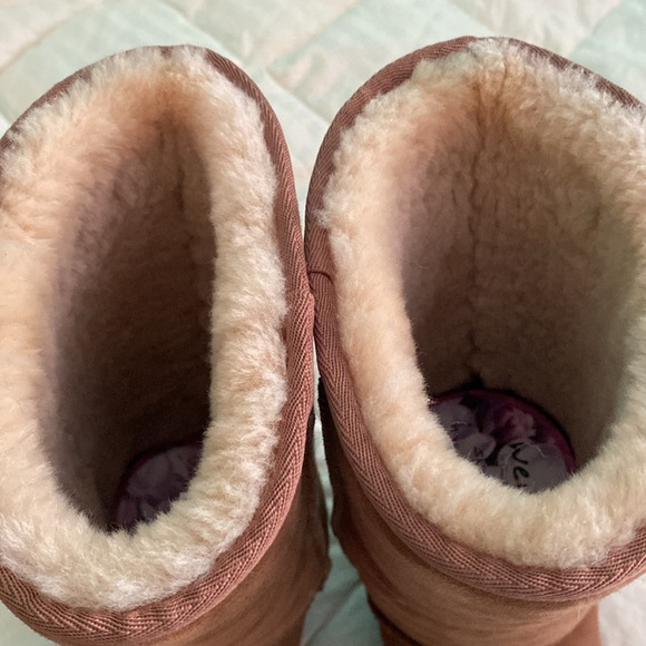 EUC UGG SUEDE/SHERPA BOOTS - Picture 4 of 4